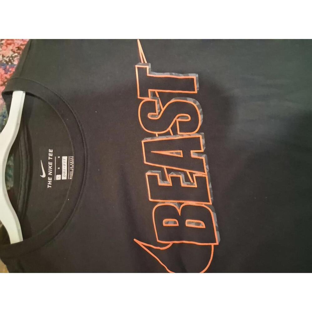 Nike Beast Tee sz L